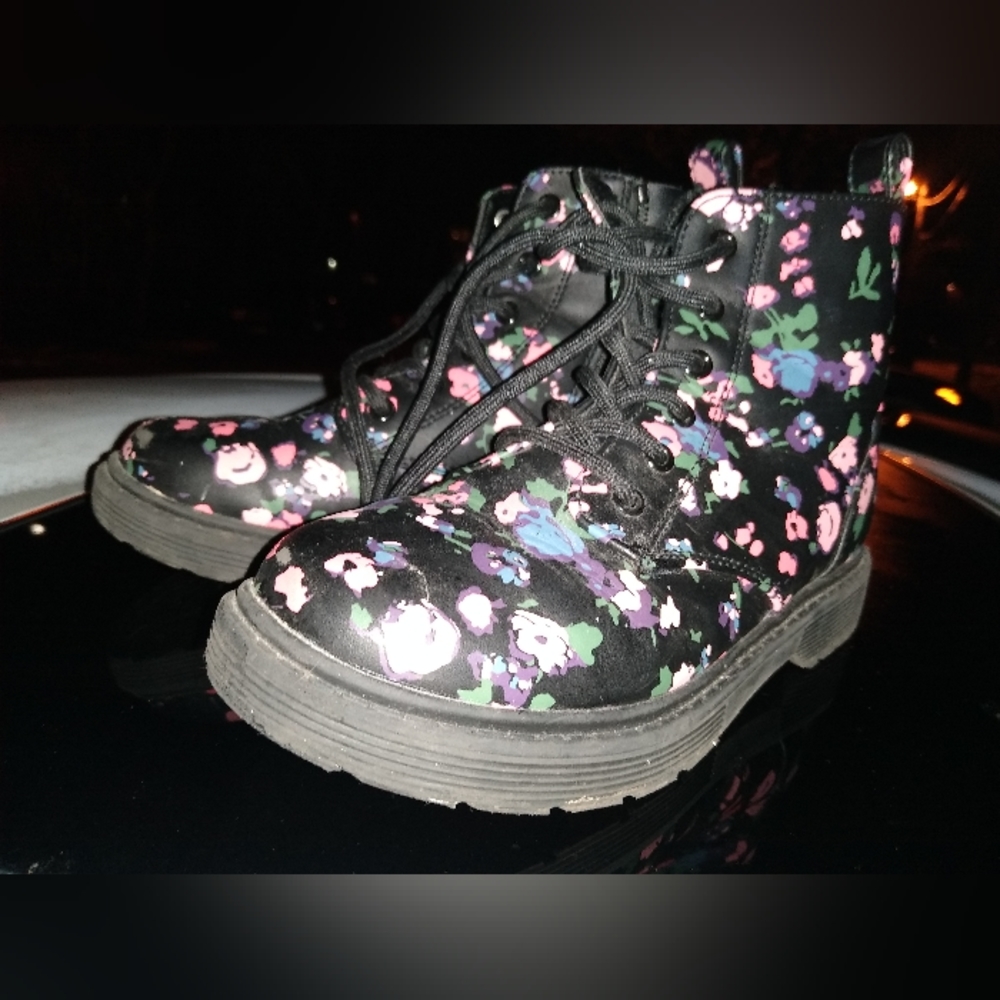ART CLASS Girls' Zoe Zipper Slip-On Lace-Up Combat Black Floral Boots Size 2